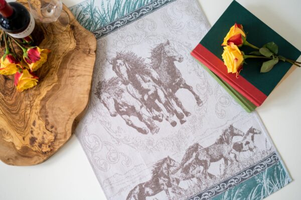 Mustang Trio Jacquard woven tea towel - Green