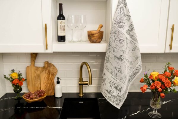 Wyoming State Map Crystal Arrow Jacquard tea towel Black